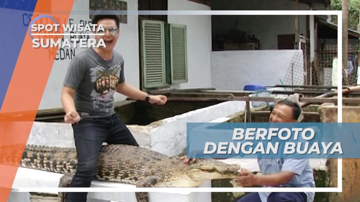 Setelah Memberi Makan, Saatnya Berfoto Bersama Buaya Asam Kumbang Medan Selayang Sumatera Utara