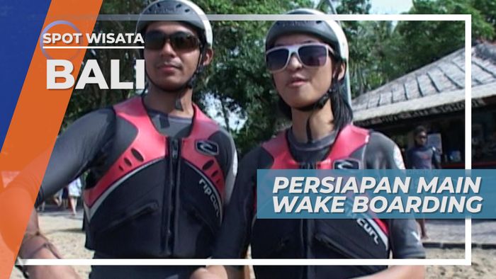 Persiapan Permainan Wake Boarding di Pantai Sanur Bali