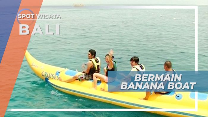Mengendarai Banana Boat di Perairan Nusa Lembongan Bali