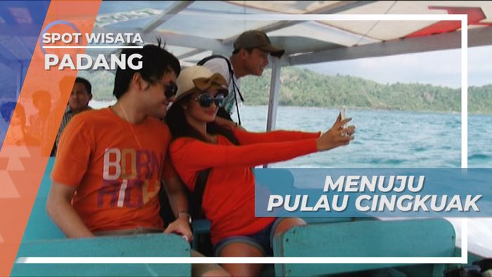 Berperahu Menuju Pulau Cingkuak dari Pantai Carocok Sumatera Barat