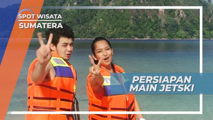 Memakai Pelampung, Persiapan Bermain Jetski di Pulau Sikuai Sumatera Barat