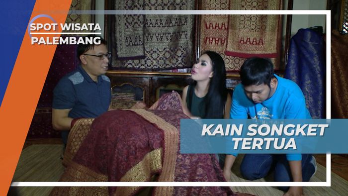 Mengunjungi Galeri Kain Songket Tertua di Palembang
