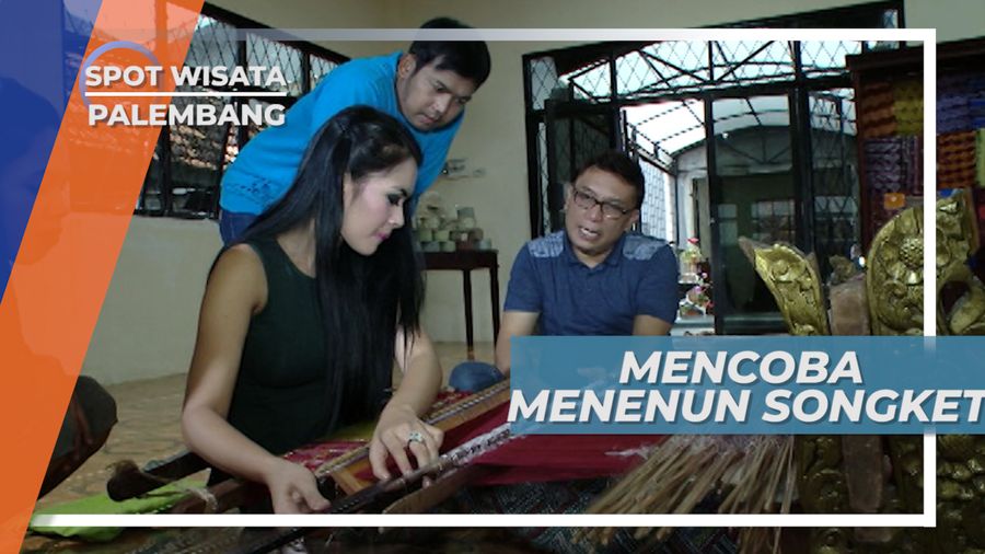 Mencoba Belajar Menenun Kain Songket Khas Palembang