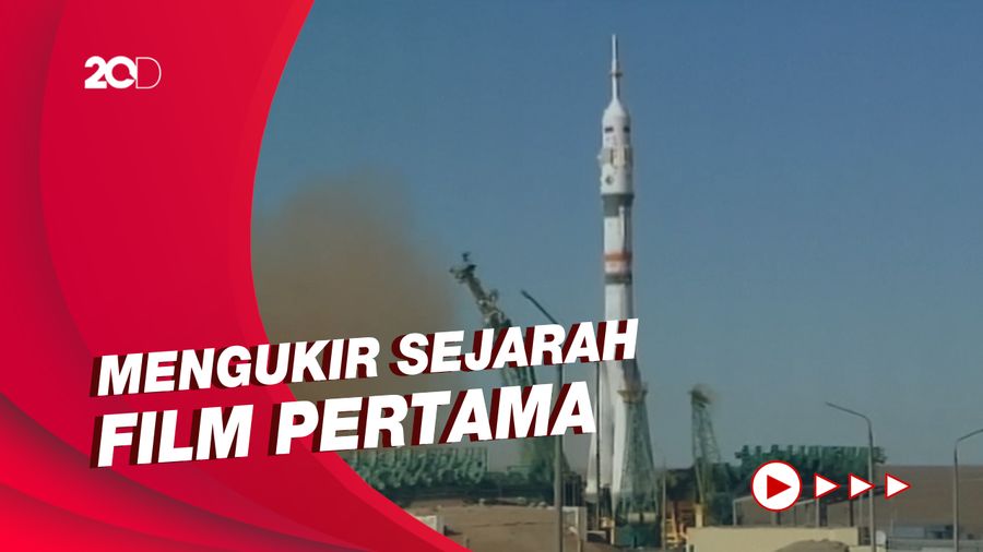 Momen Bersejarah Kru Film Rusia Tiba di Luar Angkasa