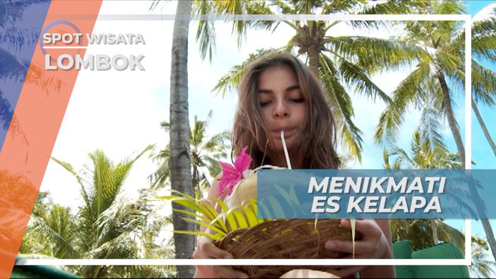 Es Kelapa Muda Segar dan Cantik, Berhias Bunga Ungu Indah Khas Pantai di Lombok