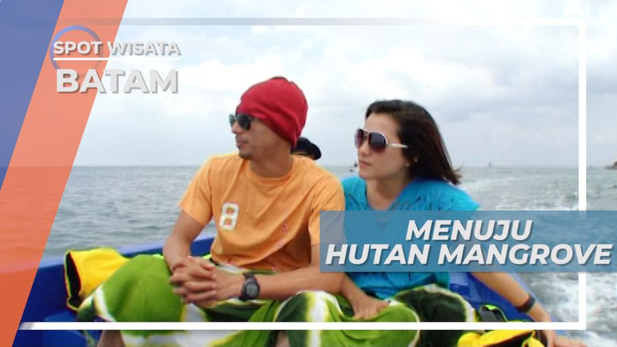 Jalan Santai Tepi Pantai di Turi Beach Batam