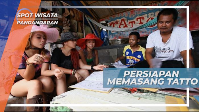 Pilah-pilih Gambar Tatto Temporary di Tepi Pantai Pangandaran