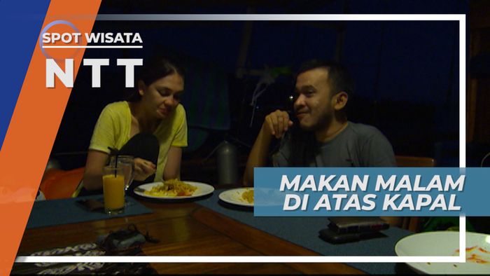 Menikmati Makan Malam di Atas Kapal Layar, Flores