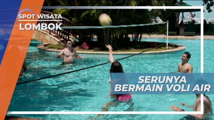 Saling Smash, Serunya Bermain Voli Air, Lombok
