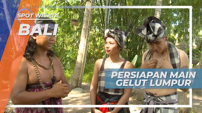 Persiapan Main Gelut Lumpur, Tradisi Unik Khas Bali