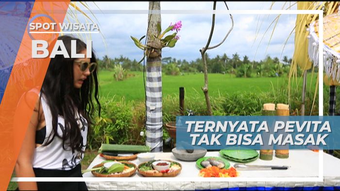 Menyusuri Persawahan Hijau Menuju Tempat Makan, Bali