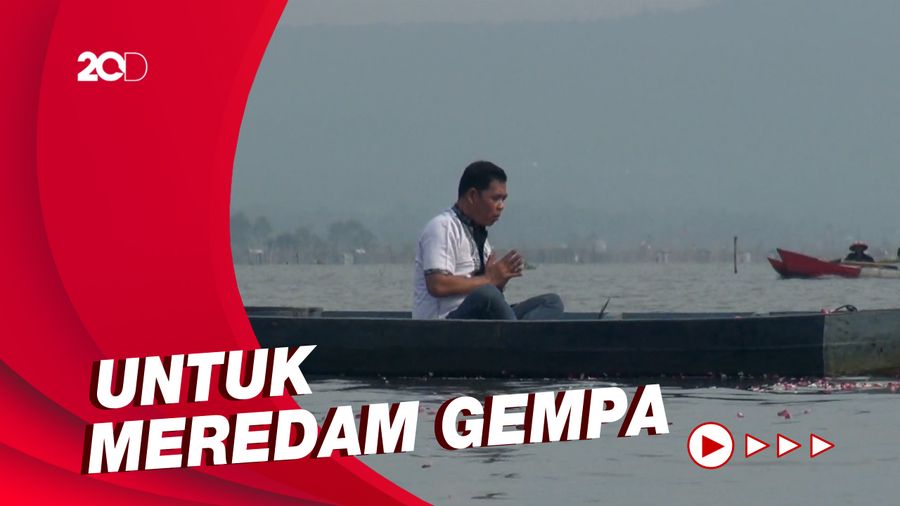 Warga Gelar Ritual Tolak Gempa Ambarawa