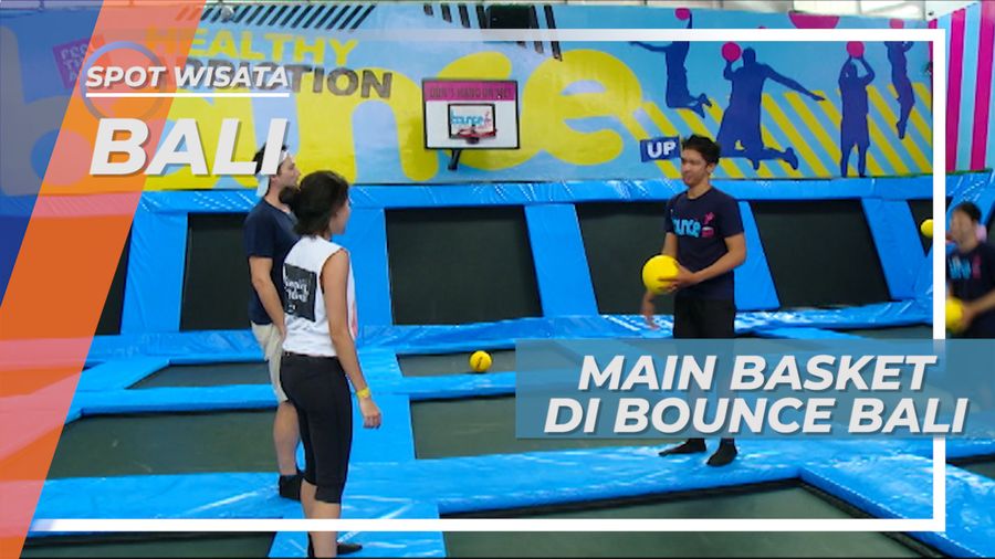 Taman Trampolin Bali, Bermain Bola Basket Dengan Melompat Tinggi
