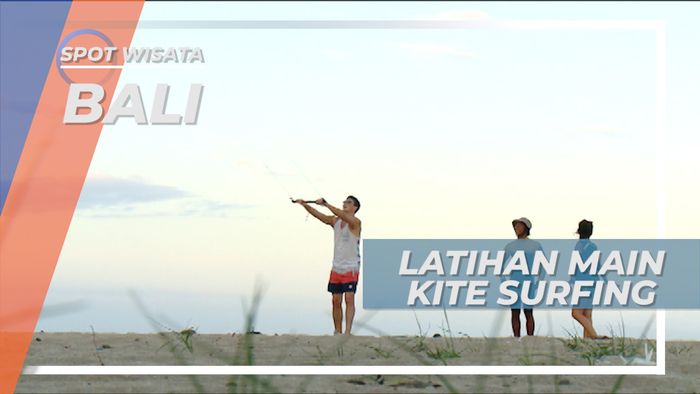 Berlatihan Kite Surfing di Pantai Sanur Bali