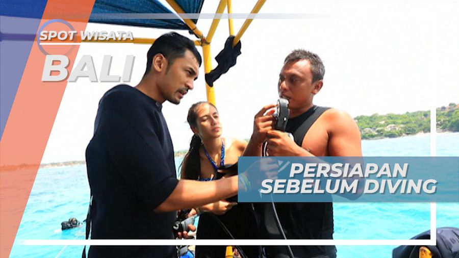 Melompat Ke Laut Nusa Lembongan Bali Dari Atas Kapal Catamaran