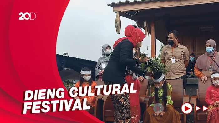 Melihat Ritual Cukur Rambut Gimbal di Dieng