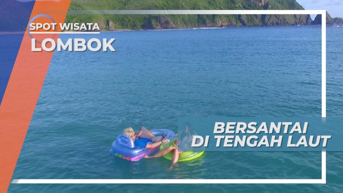 Menjauh dari Keriuhan Kota dengan Bersantai di Tengah Laut Pantai Mawun, Lombok