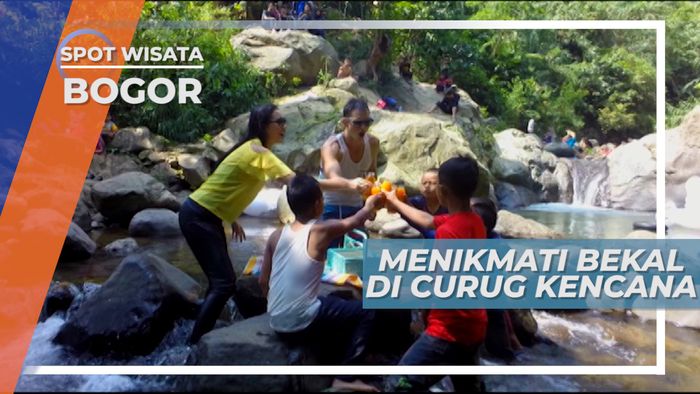 Menikmati Sensasi Makan Jajanan di Curug Putri Kencana, Bogor