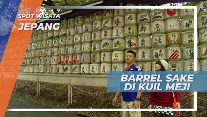 Barrel Sake, Jajaran Gentong yang Ditumpuk di Area Kuil Meiji, Jepang