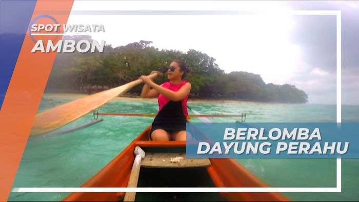 Berlomba Dayung Perahu di Lepas Pantai Salahutu nan Indah di Maluku Tengah