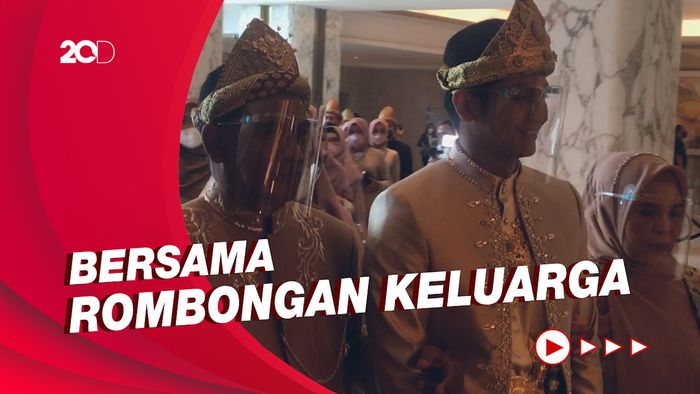Raut Bahagia Teuku Ryan dan Ria Ricis di Acara Pernikahan