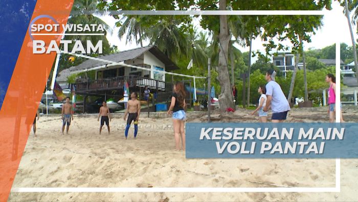 Adu Tangkas Bermain Voli Pantai di Turi Beach Batam