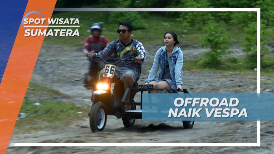 Pacu Adrenalin, Beraksi Naik Vespa Taklukkan Lintasan Offroad, Sumatera Barat