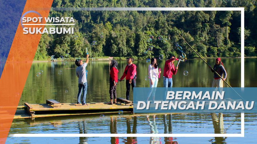 Bermain Rakit di Tengah Danau Situ Gunung Sukabumi
