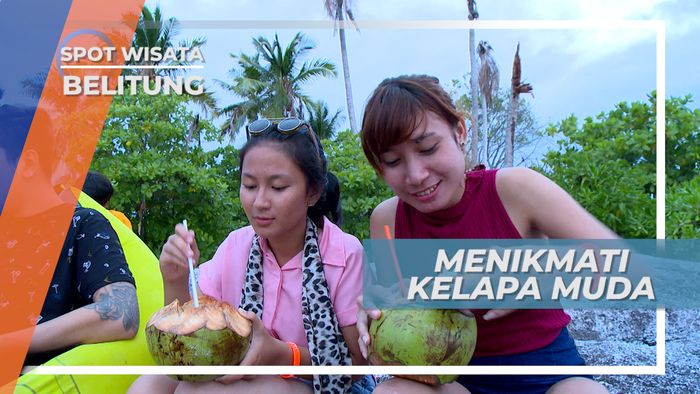 Menikmati Kelapa Muda di Pulau Babi Kecil, Belitung