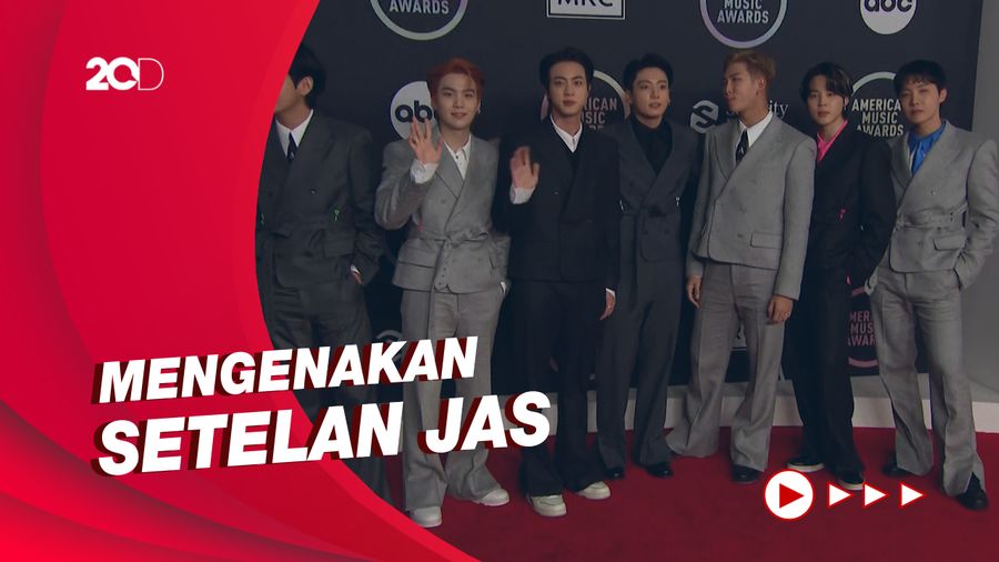Gaya Keren BTS Melenggang di Red Carpet AMA 2021