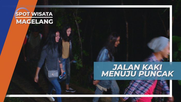 Hiking Menuju Puncak Punthuk Setumbu Magelang