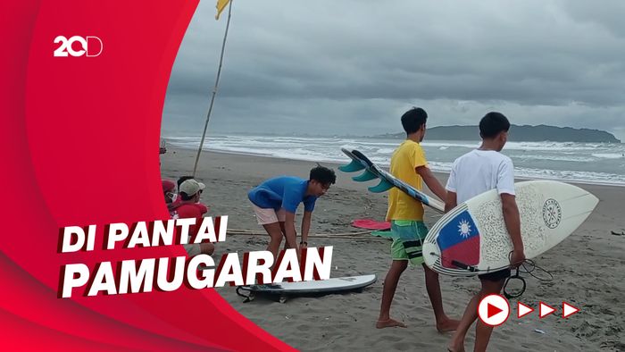 Tarik Perhatian Turis Asing, Lomba Surfing Digelar di Pangandaran