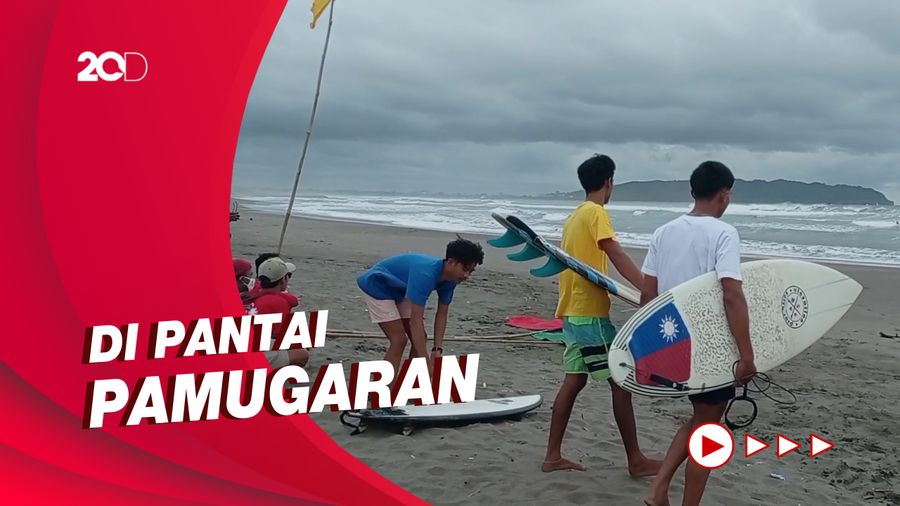 Tarik Perhatian Turis Asing, Lomba Surfing Digelar di Pangandaran