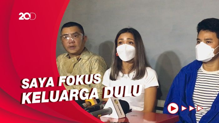 Nirina Zubir Ungkap Kondisi Kesehatan Ayah dan Suaminya