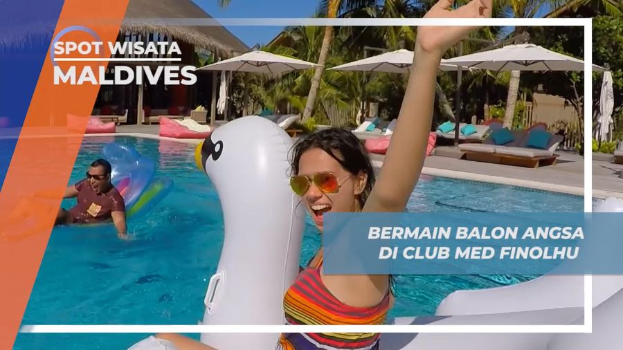 Berjemur di Terik Matahari Maldives Sambil Bercanda Tawa