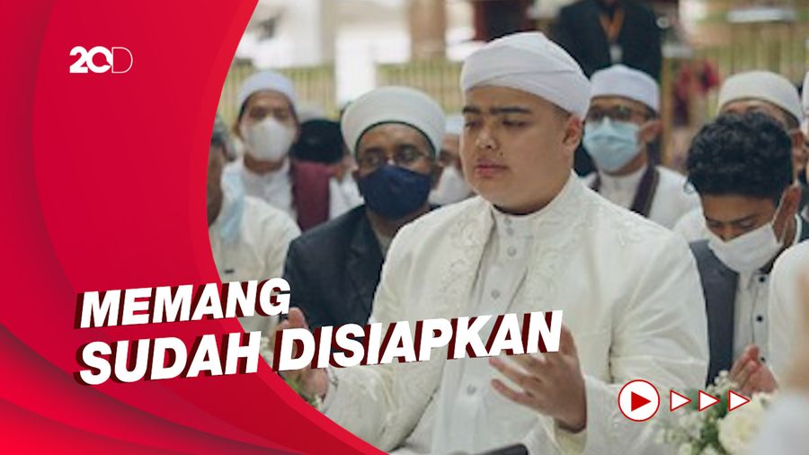Alasan Ameer Azzikra Dimakamkan di Samping Makam Ustaz Arifin Ilham