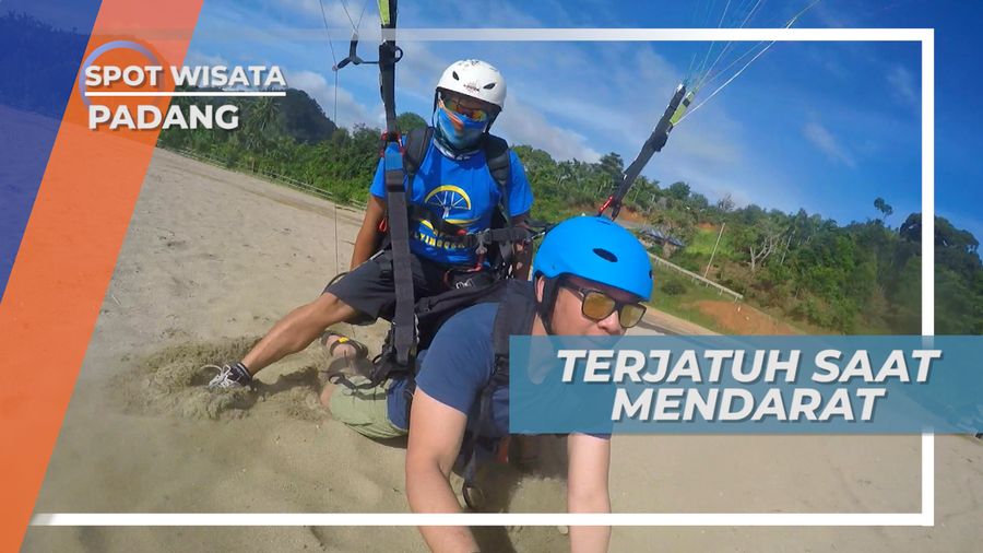 Mengakhiri Petualangan Udara dengan Paralayang di Pantai Sarido, Padang