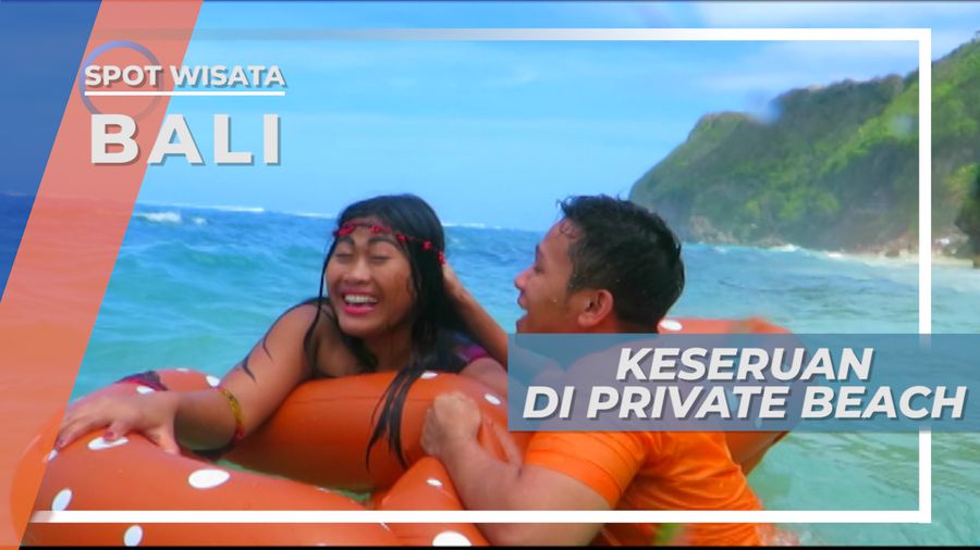 Duduk Tenang Memandang Samudera yang Membentang Dari Tepi Pantai, Bali