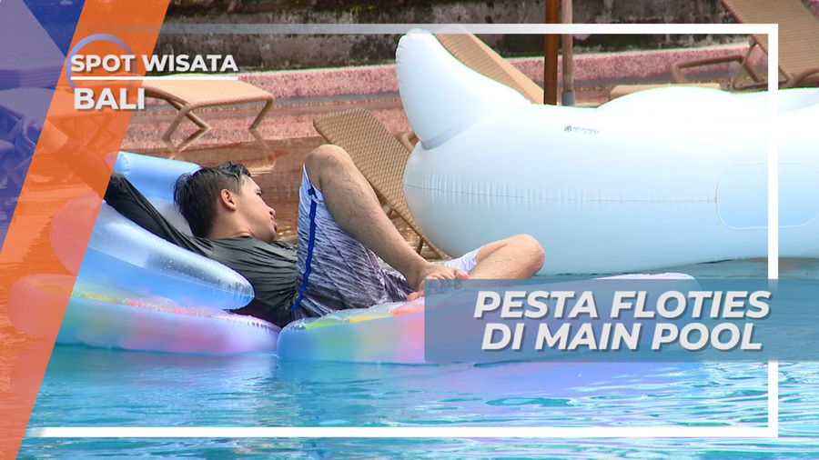 Bersantai Di Atas Air Kolam Renang Hotel berpemandangan Indah Di Ubud Bali