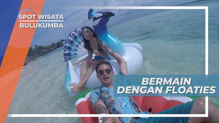 Liukang Loe, Bersantai, Habiskan Waktu Bermain Floaties di Tepi Pantai, Bulukumba