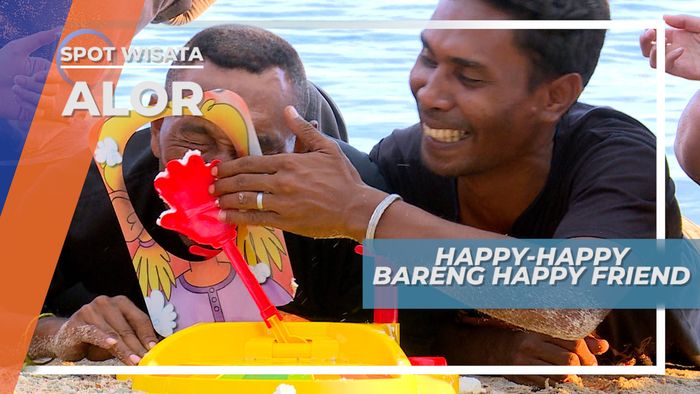Permainan di Pantai Pulau Alor yang Semakin Seru dan Menggembirakan