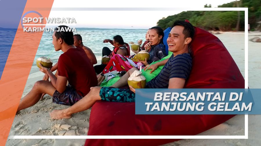 Mengakhiri Hari dengan Bersantai di Pinggir Pantai, Karimunjawa