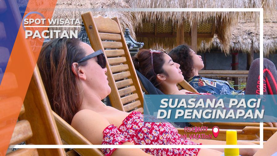 Bersantai di Pagi Hari Saat Liburan di Pantai Banyu Tibo, Pacitan