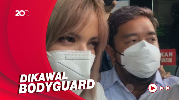 Ditanya Kabar Usai Jalani Sidang Lanjutan, Nia: Sehat Alhamdulillah 