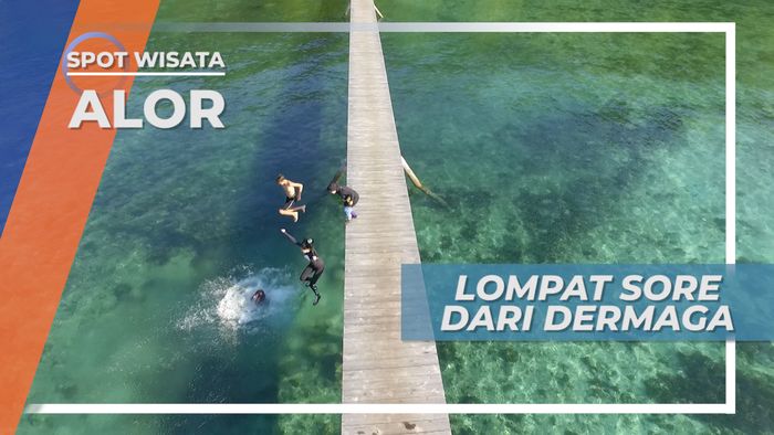 Jernihnya Air Laut Pulau Alor, Seperti Memanggil Manggil Untuk Melompat Dari Dermaga
