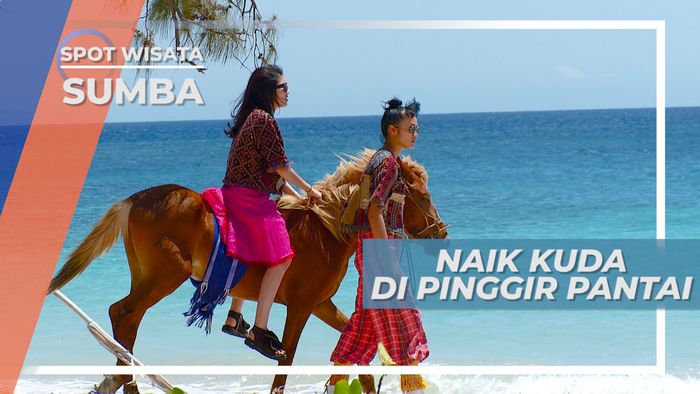 Berkuda di Tepi Pantai Puru Kambera, Sumba