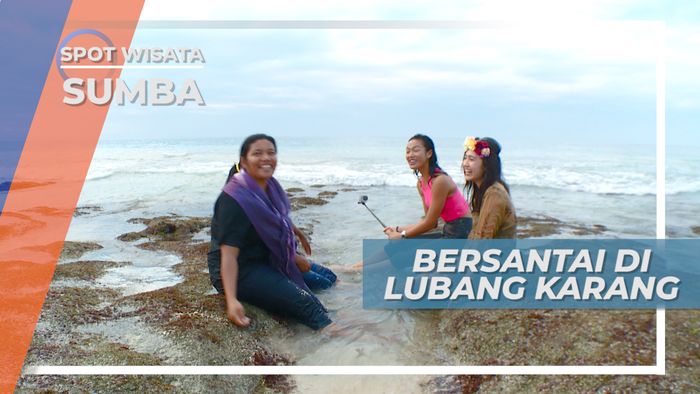 Lubang Karang Besar yang Dijadikan Tempat Berisirahat, Sumba
