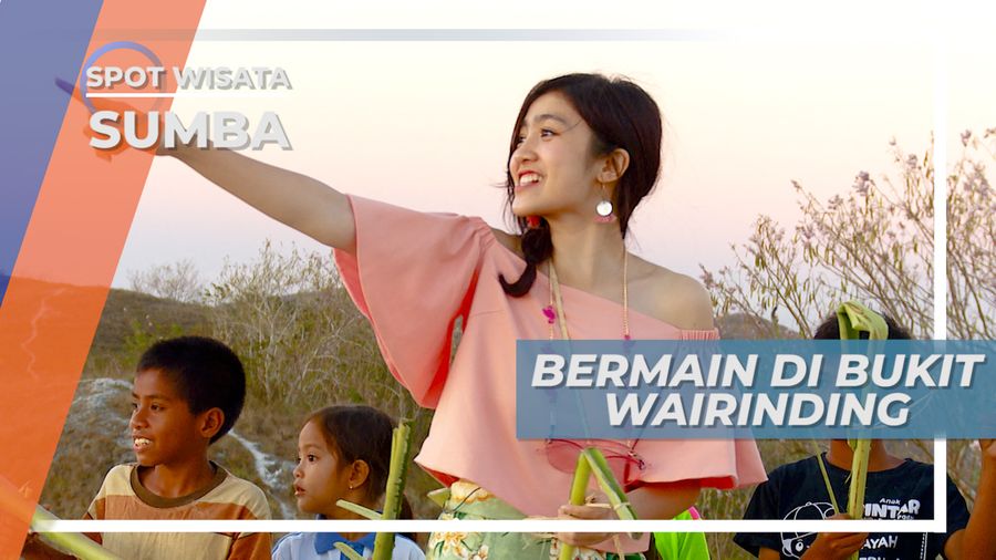 Berlari Lepas Bersama Anak-anak di Luasnya Bukit Wairinding, Sumba
