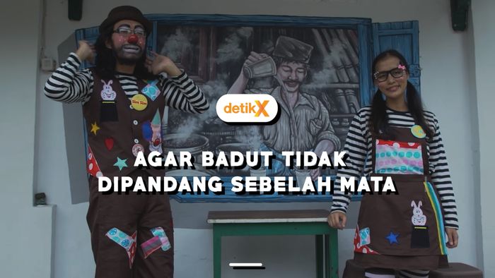 Kisah di Balik Rias Pasangan Badut 