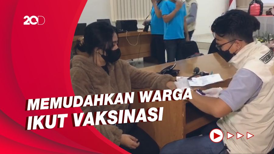 Kejari Kabupaten Sukabumi Gelar Vaksinasi Covid-19 di Malam Hari 